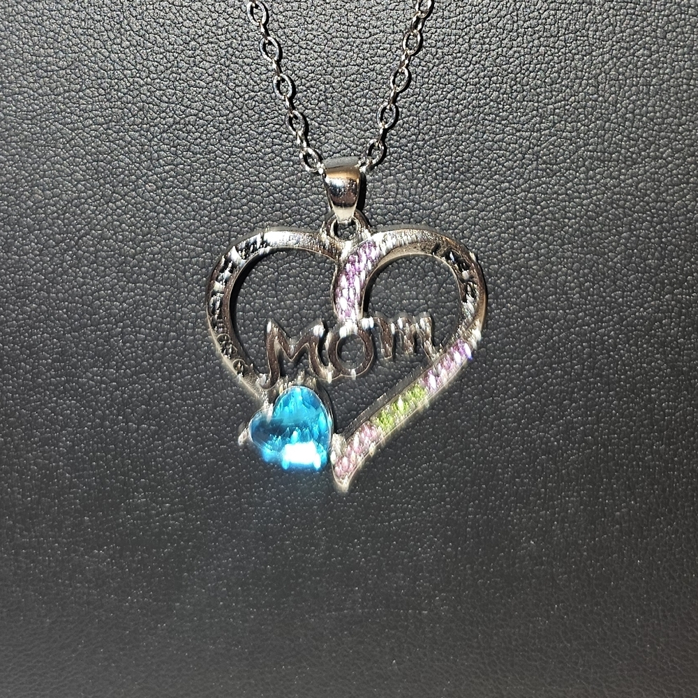 Heart Pendant 'Mom' Necklace - Select 1 - Picture 3 of 6